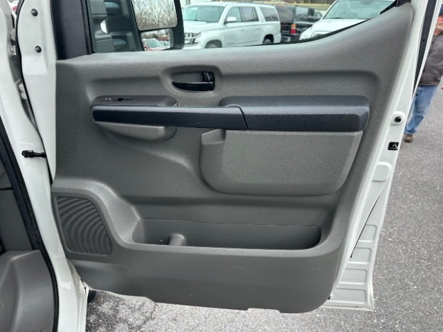 Nissan NV Cargo 2500 HD S V8 High Roof 2016