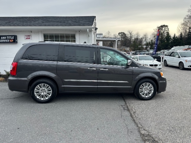 Chrysler Town & Country Limited 2016