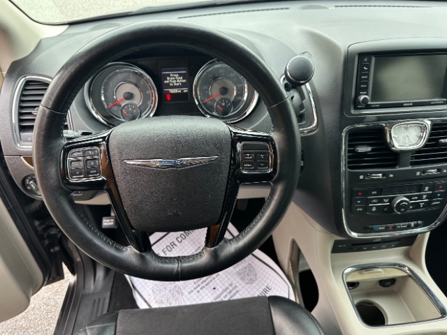 Chrysler Town & Country Limited 2016