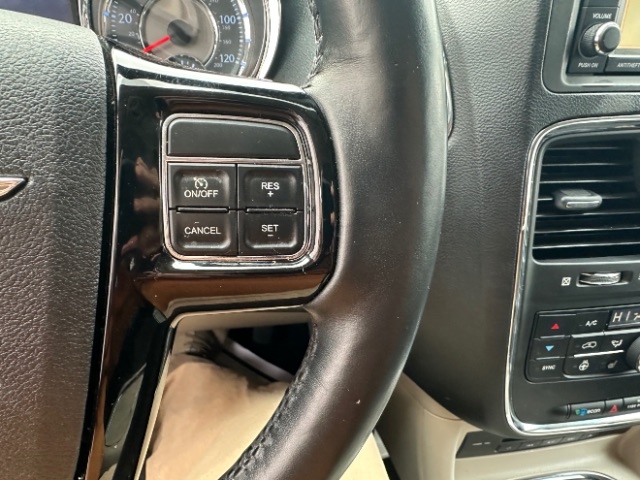 Chrysler Town & Country Limited 2016