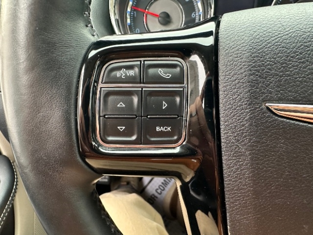 Chrysler Town & Country Limited 2016