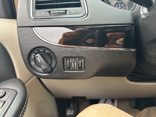 Chrysler Town & Country Limited 2016