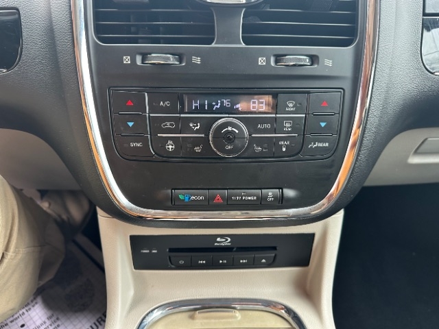 Chrysler Town & Country Limited 2016