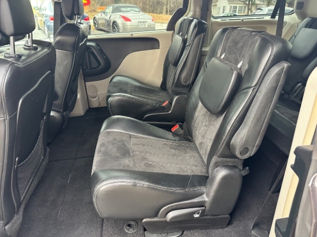 Chrysler Town & Country Limited 2016