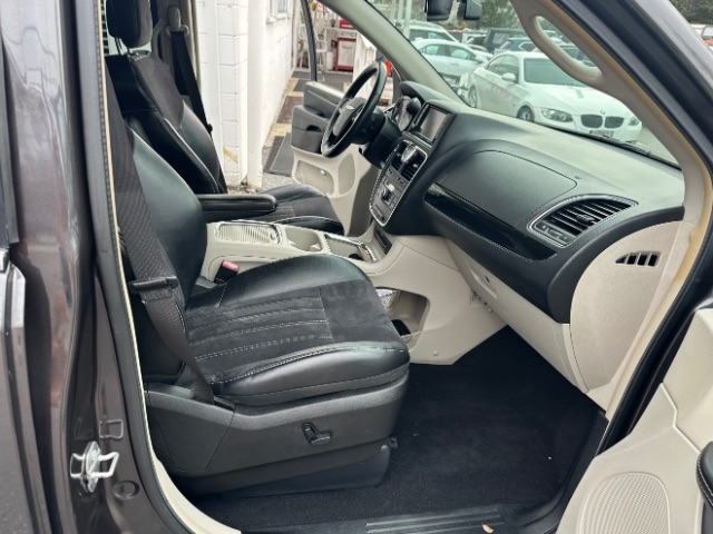 Chrysler Town & Country Limited 2016