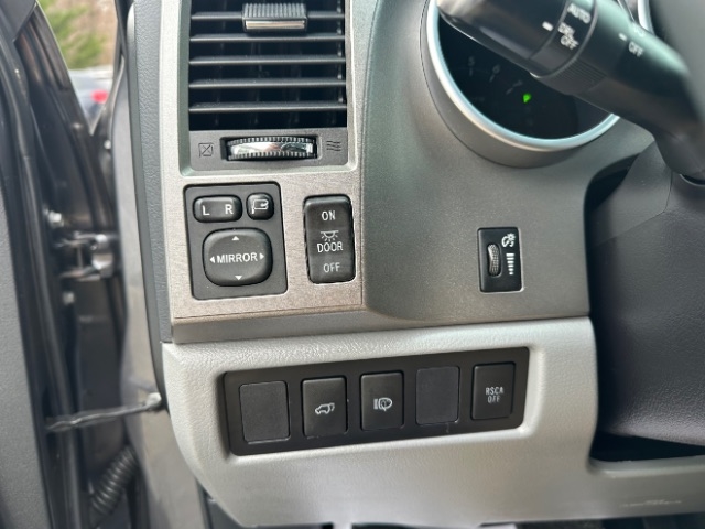 Toyota Sequoia Limited 4WD 2014