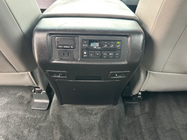 Toyota Sequoia Limited 4WD 2014