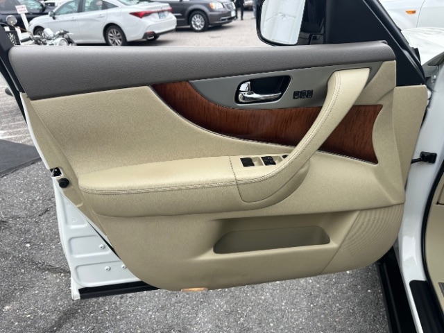 Infiniti QX70 Base AWD 2016