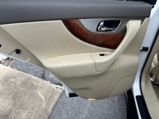 Infiniti QX70 Base AWD 2016