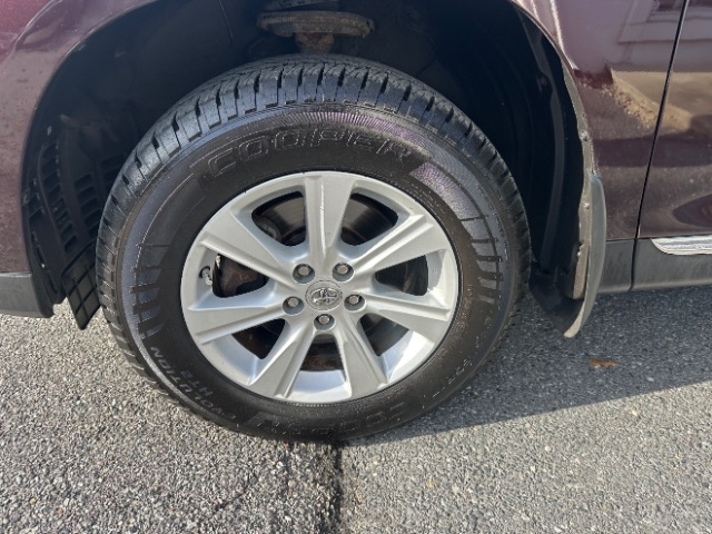 Toyota Highlander Base 4WD 2012