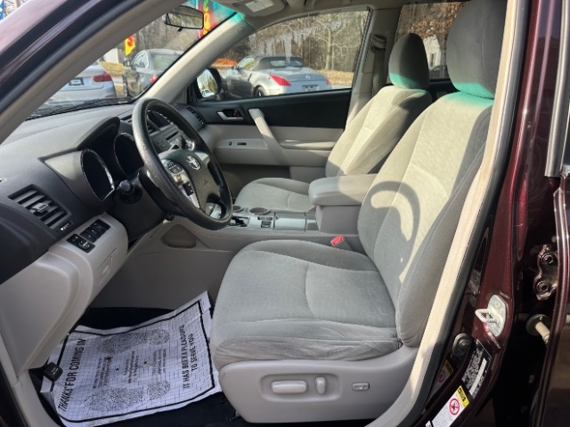 Toyota Highlander Base 4WD 2012