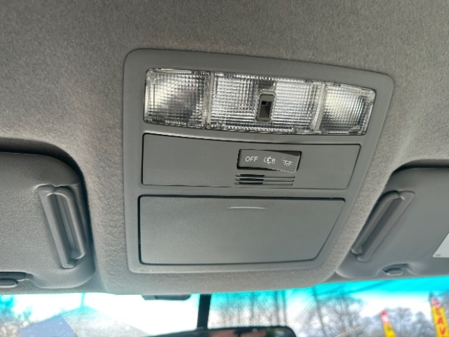 Toyota Highlander Base 4WD 2012