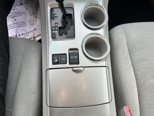 Toyota Highlander Base 4WD 2012