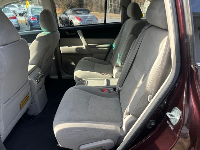 Toyota Highlander Base 4WD 2012