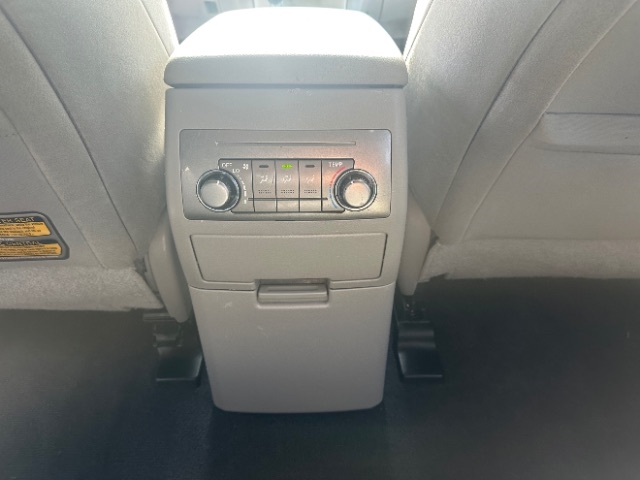 Toyota Highlander Base 4WD 2012