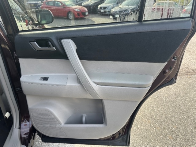 Toyota Highlander Base 4WD 2012