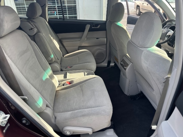 Toyota Highlander Base 4WD 2012