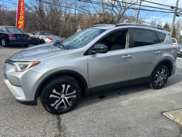 Toyota RAV4 LE AWD 2017