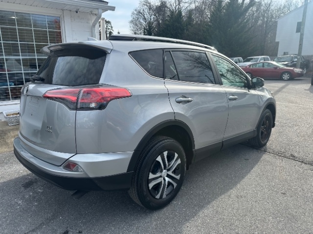 Toyota RAV4 LE AWD 2017