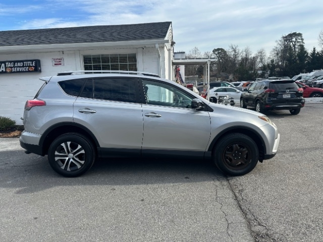 Toyota RAV4 LE AWD 2017
