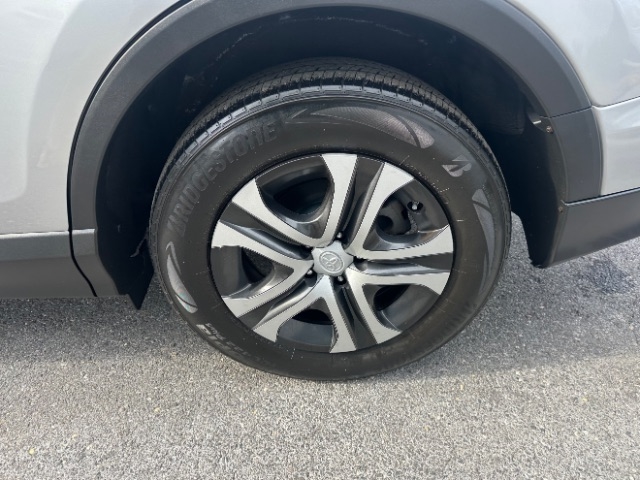 Toyota RAV4 LE AWD 2017