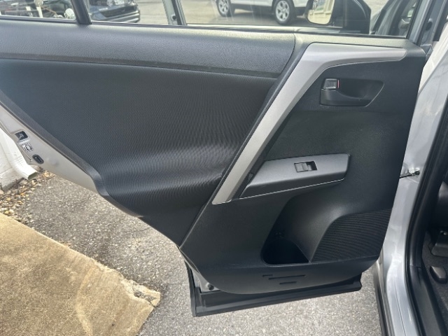 Toyota RAV4 LE AWD 2017