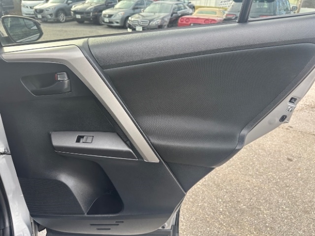 Toyota RAV4 LE AWD 2017