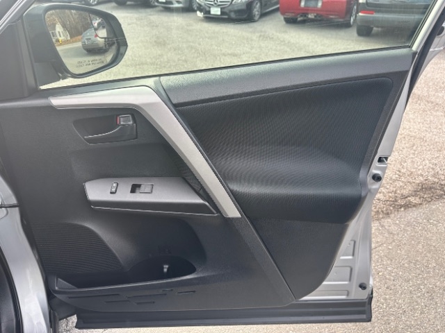 Toyota RAV4 LE AWD 2017