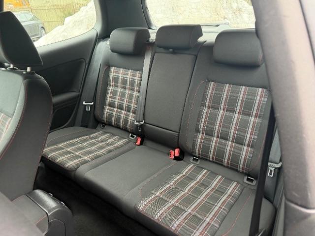 Volkswagen GTI 2.0T Coupe PZEV 2010