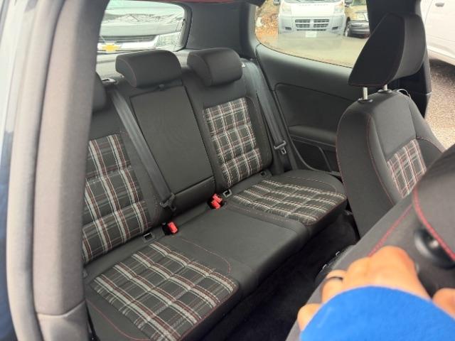 Volkswagen GTI 2.0T Coupe PZEV 2010