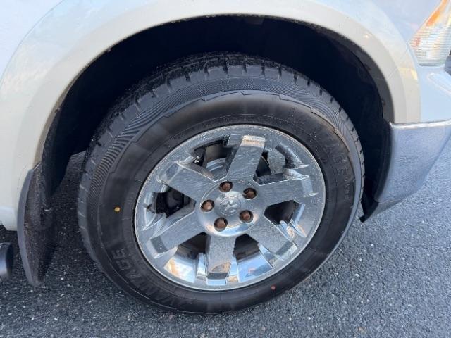 RAM 1500 Laramie Crew Cab 4WD 2011