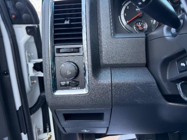 RAM 1500 Laramie Crew Cab 4WD 2011