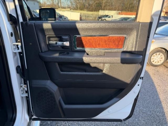 RAM 1500 Laramie Crew Cab 4WD 2011