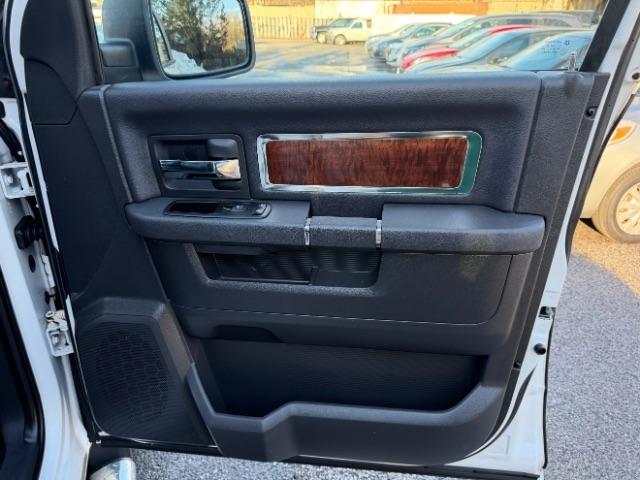 RAM 1500 Laramie Crew Cab 4WD 2011