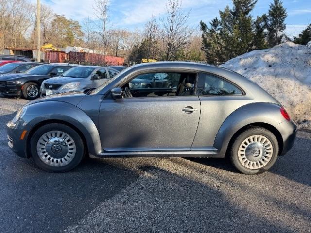 Volkswagen Beetle 2.5L w/Sunroof Sound & Nav 2014