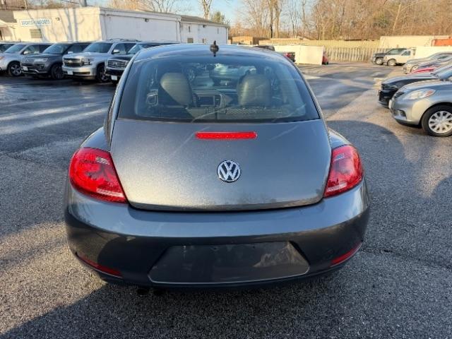 Volkswagen Beetle 2.5L w/Sunroof Sound & Nav 2014