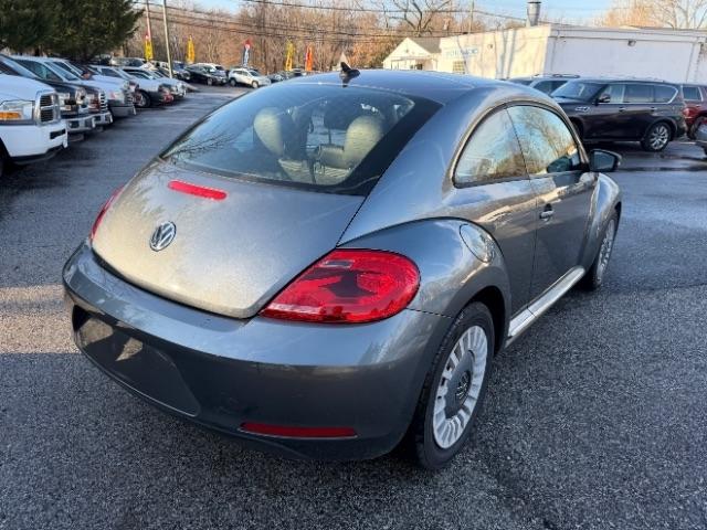 Volkswagen Beetle 2.5L w/Sunroof Sound & Nav 2014