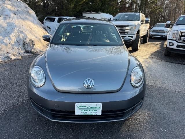 Volkswagen Beetle 2.5L w/Sunroof Sound & Nav 2014