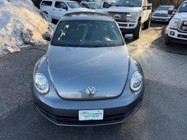 Volkswagen Beetle 2.5L w/Sunroof Sound & Nav 2014