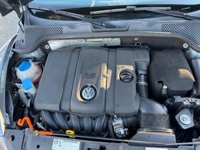 Volkswagen Beetle 2.5L w/Sunroof Sound & Nav 2014