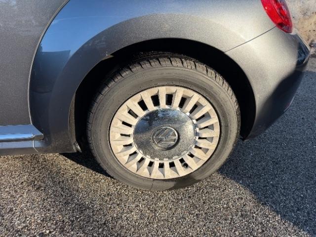 Volkswagen Beetle 2.5L w/Sunroof Sound & Nav 2014