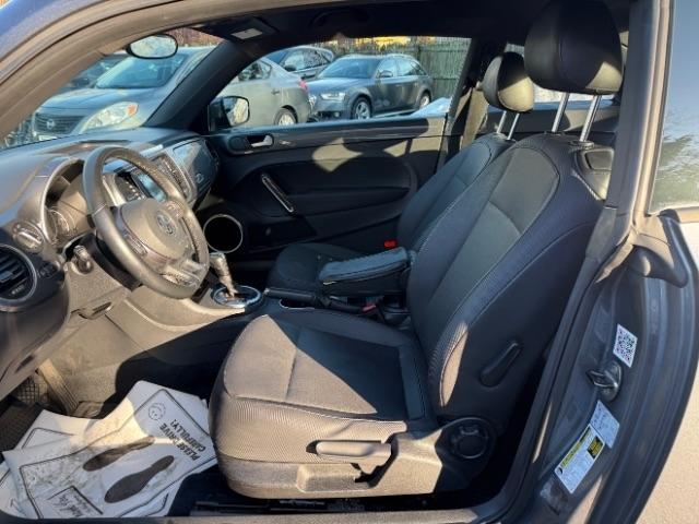 Volkswagen Beetle 2.5L w/Sunroof Sound & Nav 2014