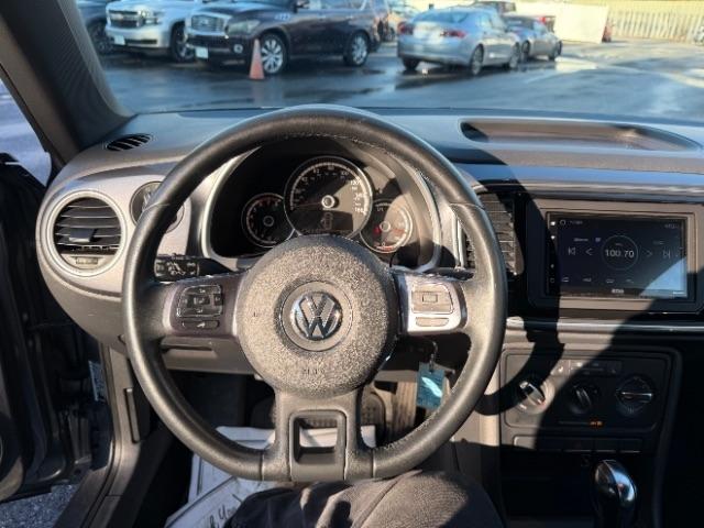 Volkswagen Beetle 2.5L w/Sunroof Sound & Nav 2014