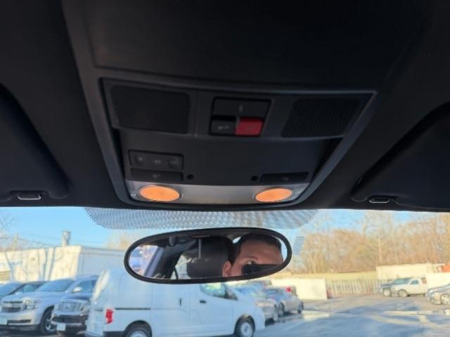 Volkswagen Beetle 2.5L w/Sunroof Sound & Nav 2014