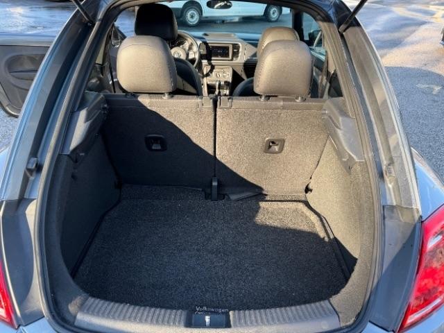 Volkswagen Beetle 2.5L w/Sunroof Sound & Nav 2014