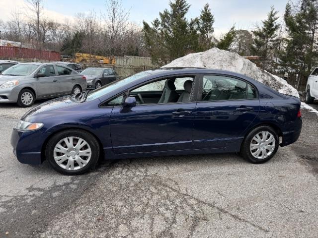 Honda Civic LX Sedan 5-Speed AT 2011