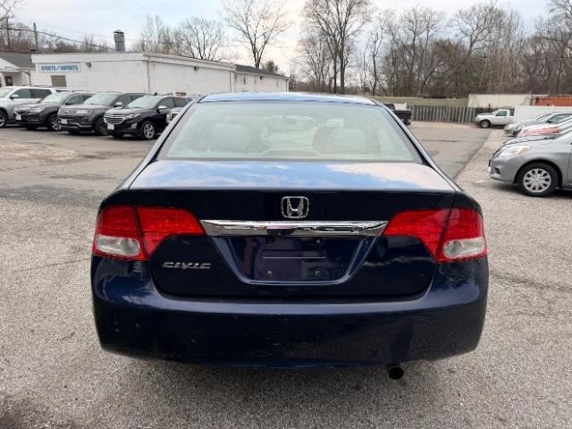 Honda Civic LX Sedan 5-Speed AT 2011