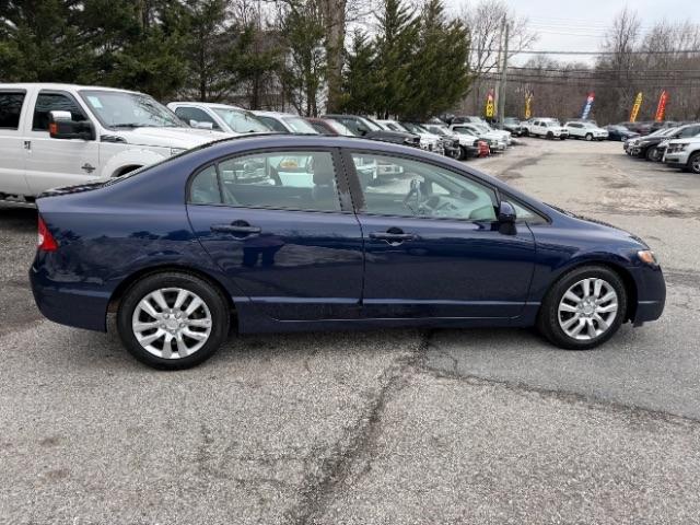 Honda Civic LX Sedan 5-Speed AT 2011