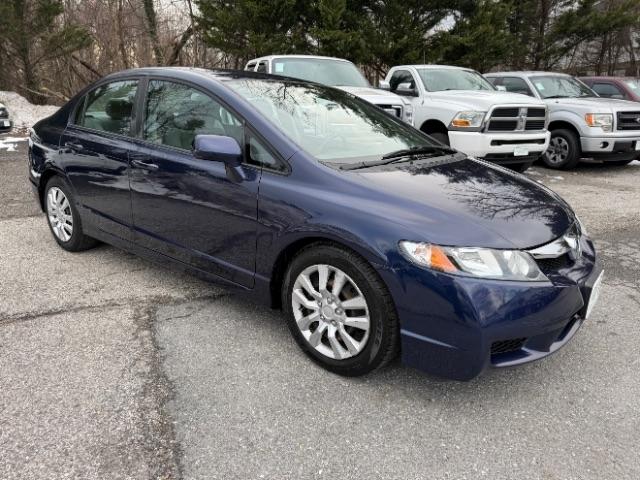 Honda Civic LX Sedan 5-Speed AT 2011