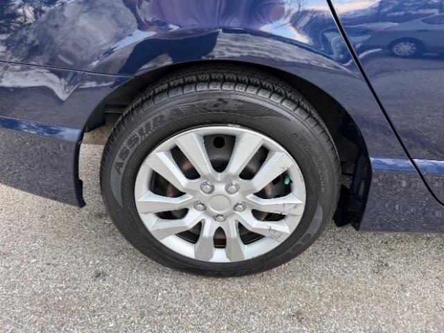 Honda Civic LX Sedan 5-Speed AT 2011